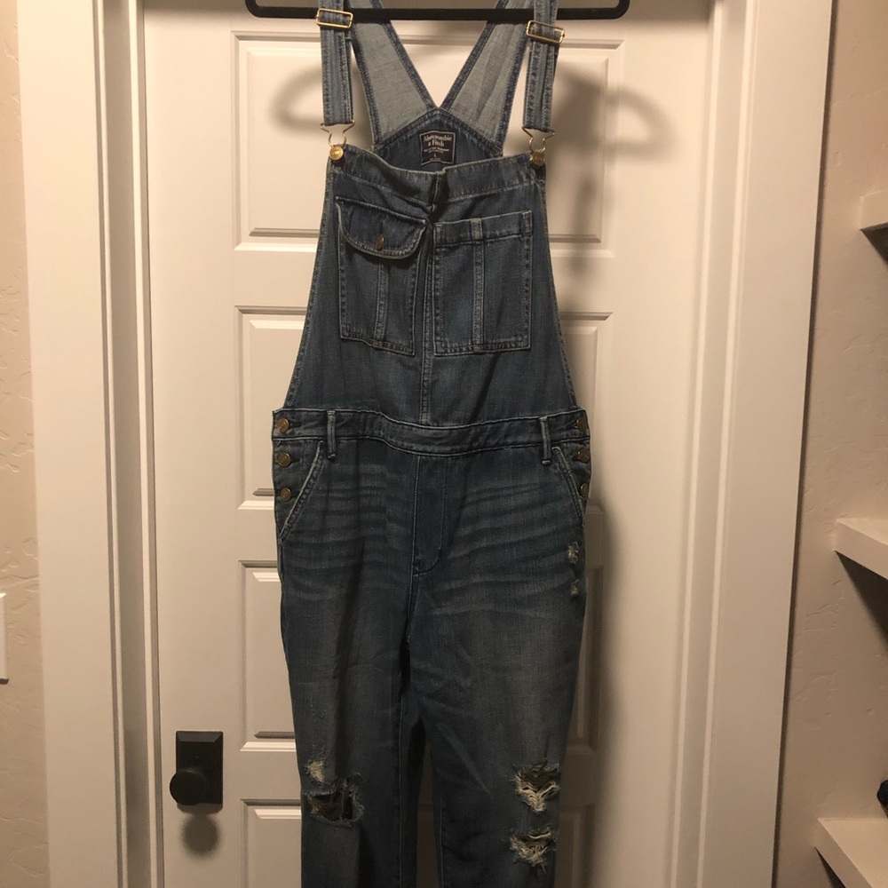 Abercrombie Cropped Overalls